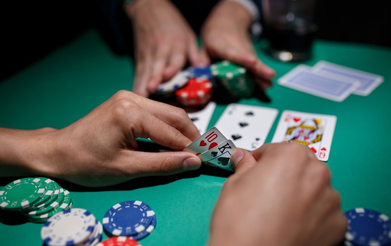 Bài bịp Poker được nhiều người chơi quan tâm tìm hiểu