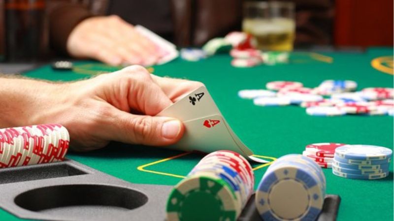 Quy cách chia bài tại game poker